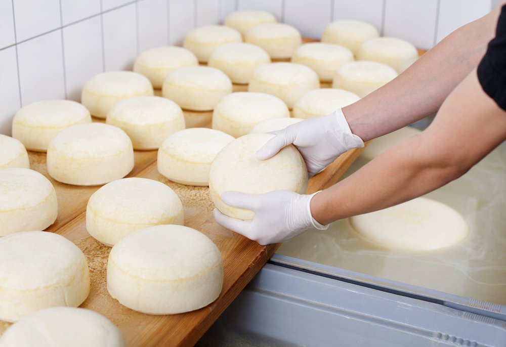 Российский производитель сыра оспорил решение налоговой службы о взыскании больше 1,1 млрд рублей